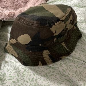 Steve Madden bucket hat